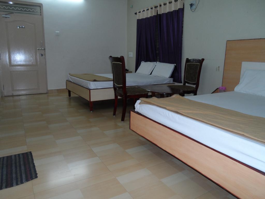 Hotel Pasuparthy Residency Tirupati Phòng bức ảnh