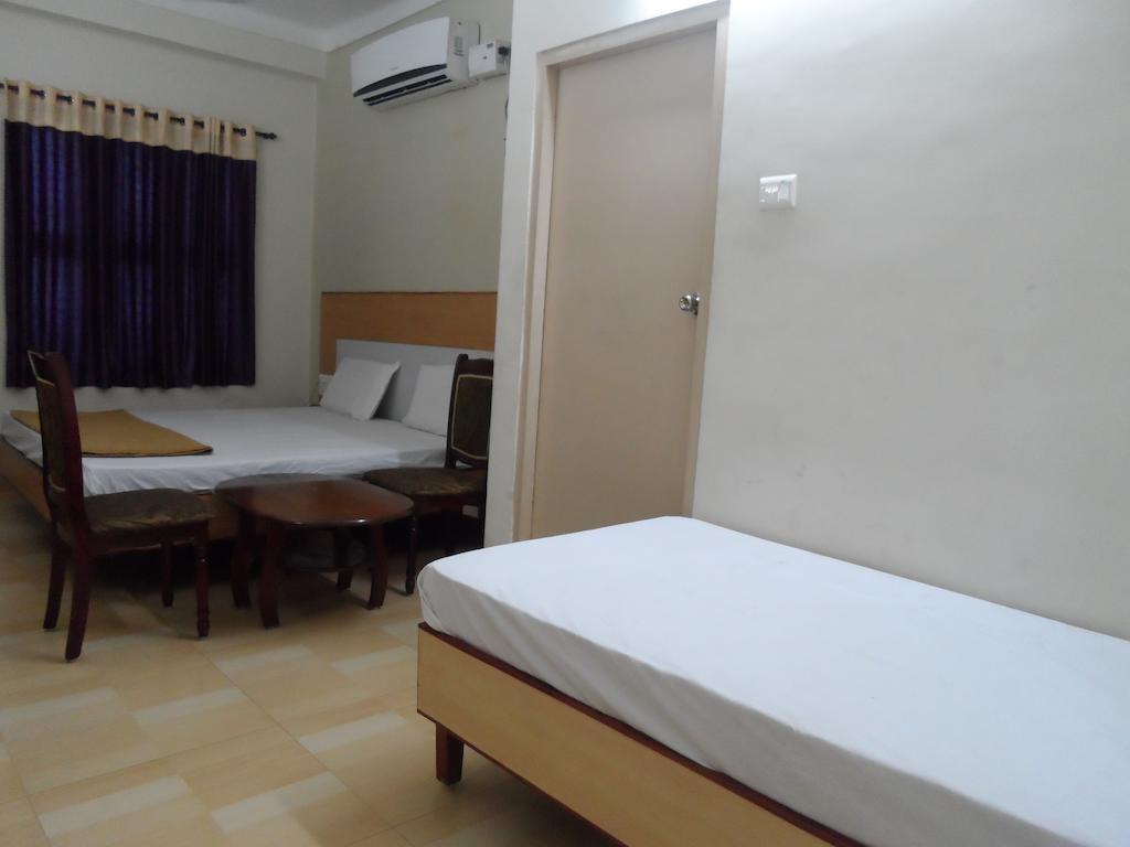 Hotel Pasuparthy Residency Tirupati Phòng bức ảnh