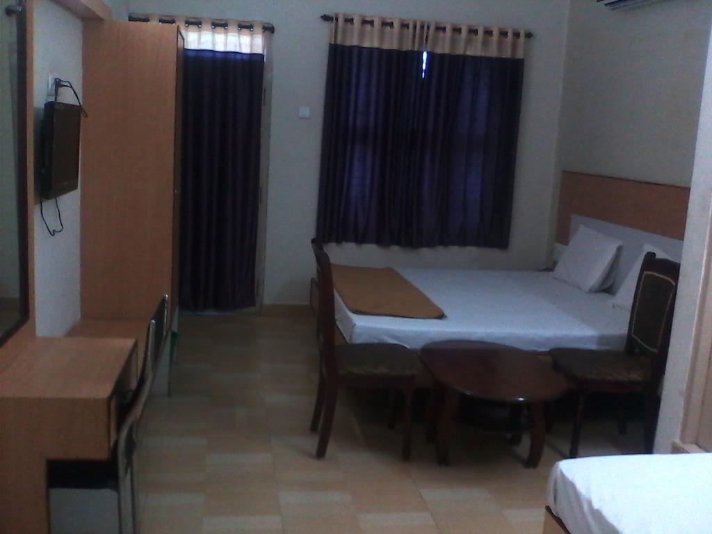 Hotel Pasuparthy Residency Tirupati Ngoại thất bức ảnh