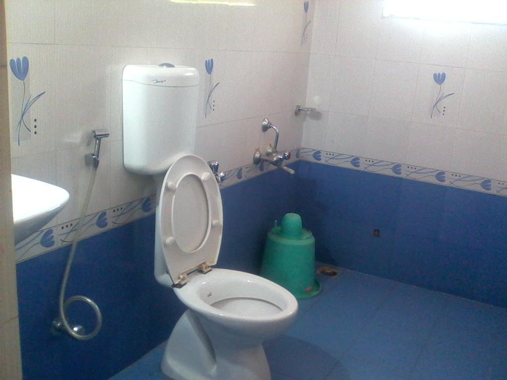 Hotel Pasuparthy Residency Tirupati Phòng bức ảnh